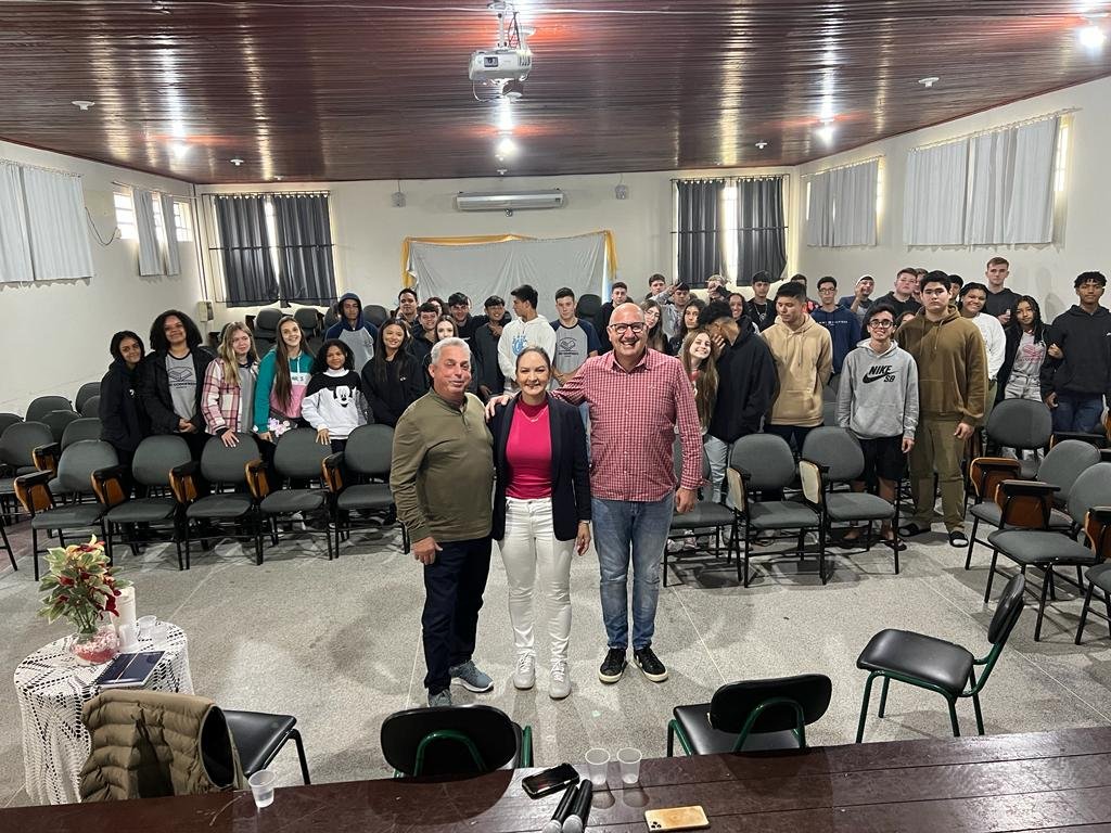 Acig leva informações sobre empreendedorismo para escola estadual